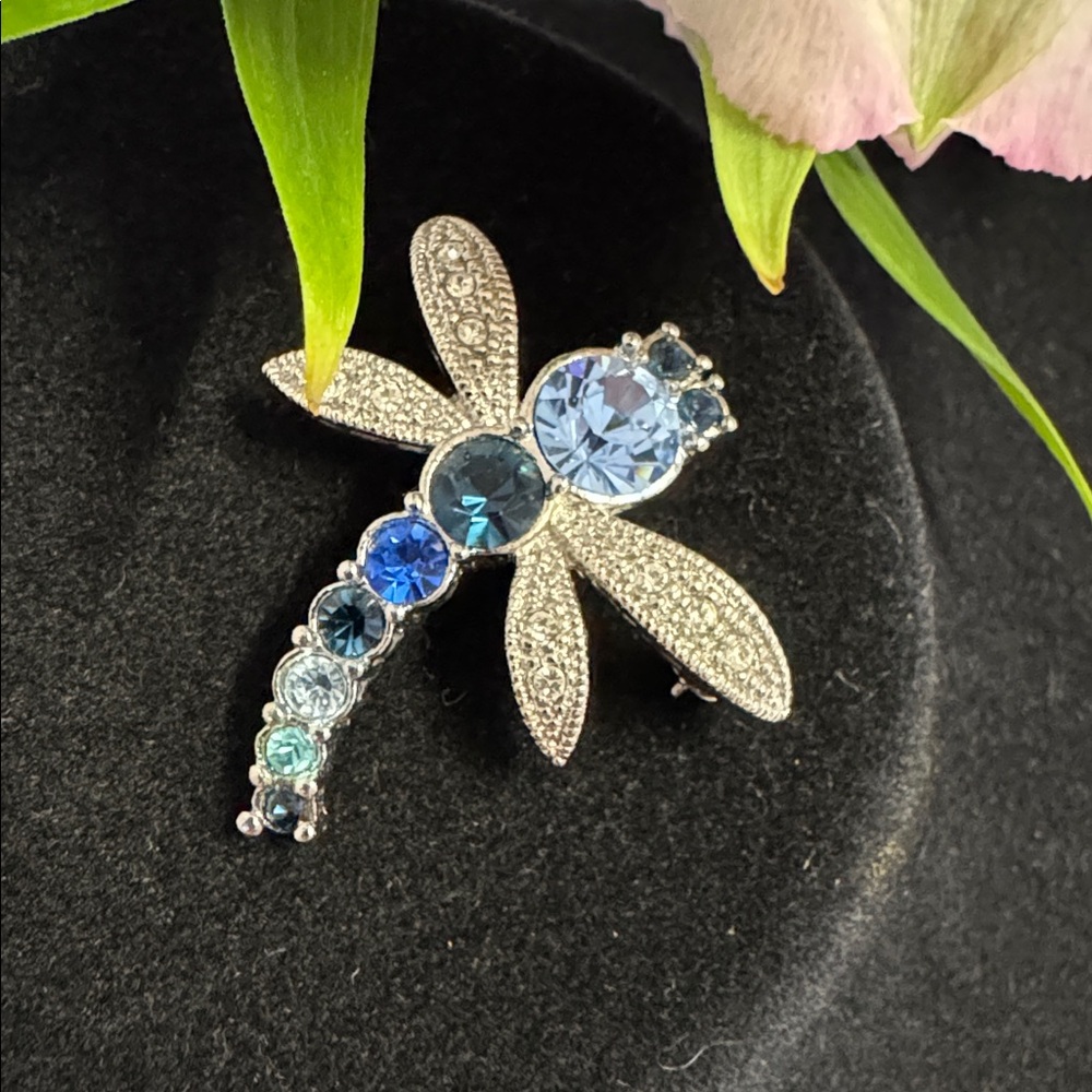 Vintage 1998 Avon Crystal Dragon Fly Pin Brooch Shades of Blue Rhinestone 1.5”